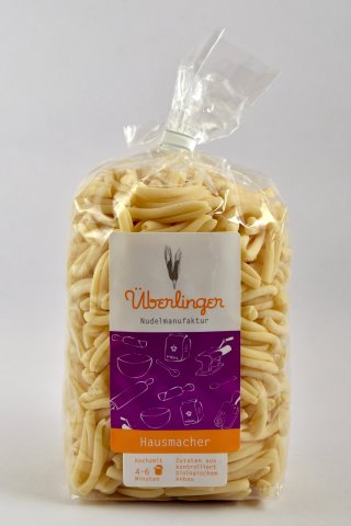 Sommerlicher Nudelsalat in der Paprika