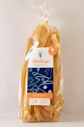 Chilibandnudeln mit Feta und Limonen